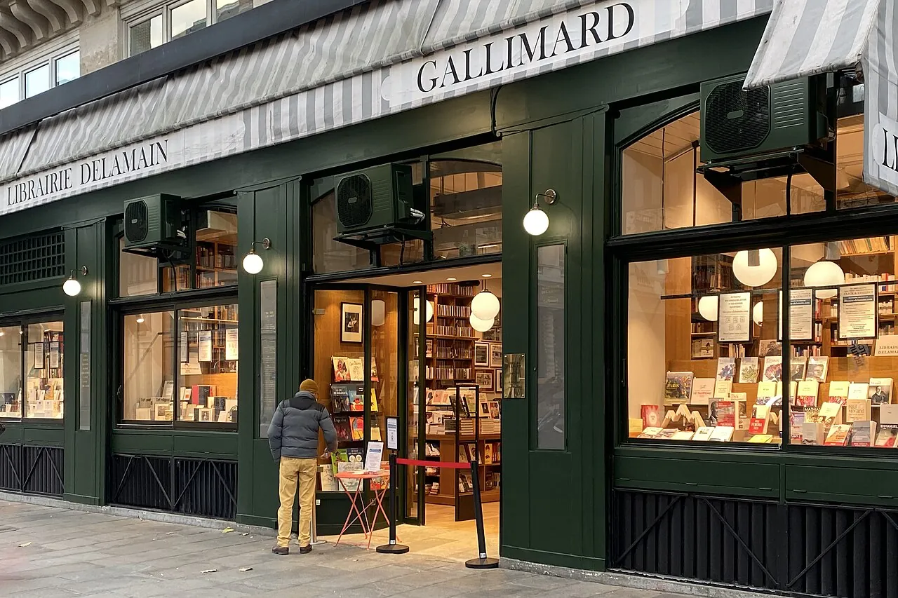 Devanture de la librairie Delamain, rue Saint-Honoré à Paris