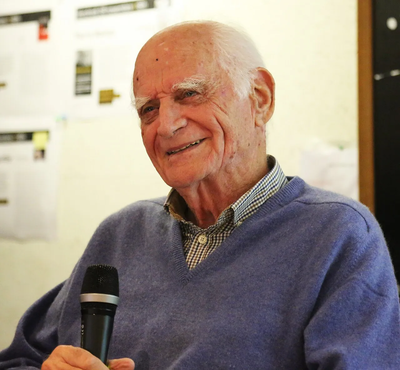 Michel Serres lors d’une rencontre à la librairie Dialogues à Brest